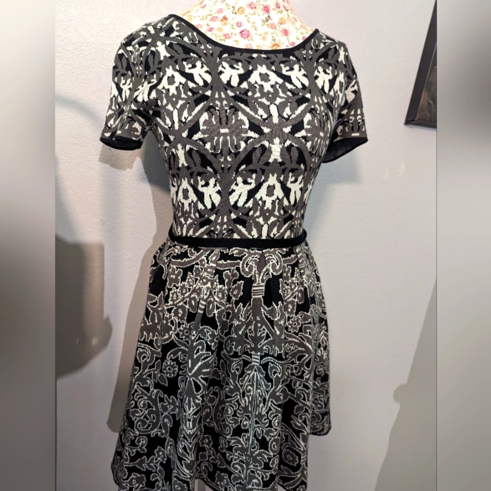 Jessica Simpson Dress- Regal !